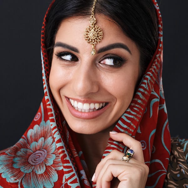 Hindus woman wearing traditional Saree